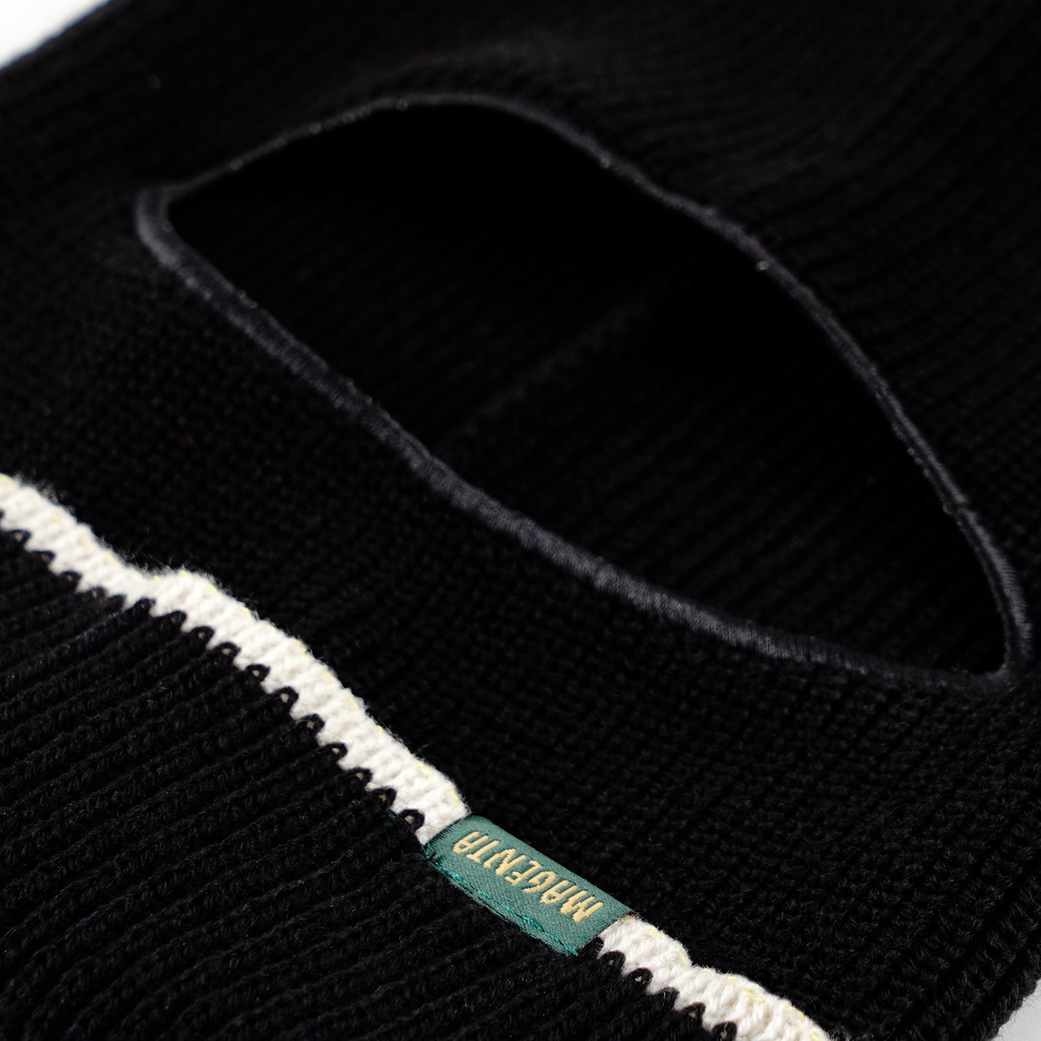 MAGENTA // BEANIECLAVA // BLACK