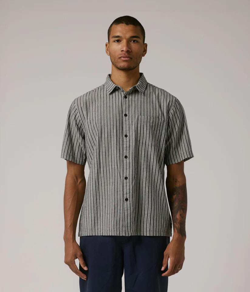 FORMER // SS SHIRT // STRIPE BLACK