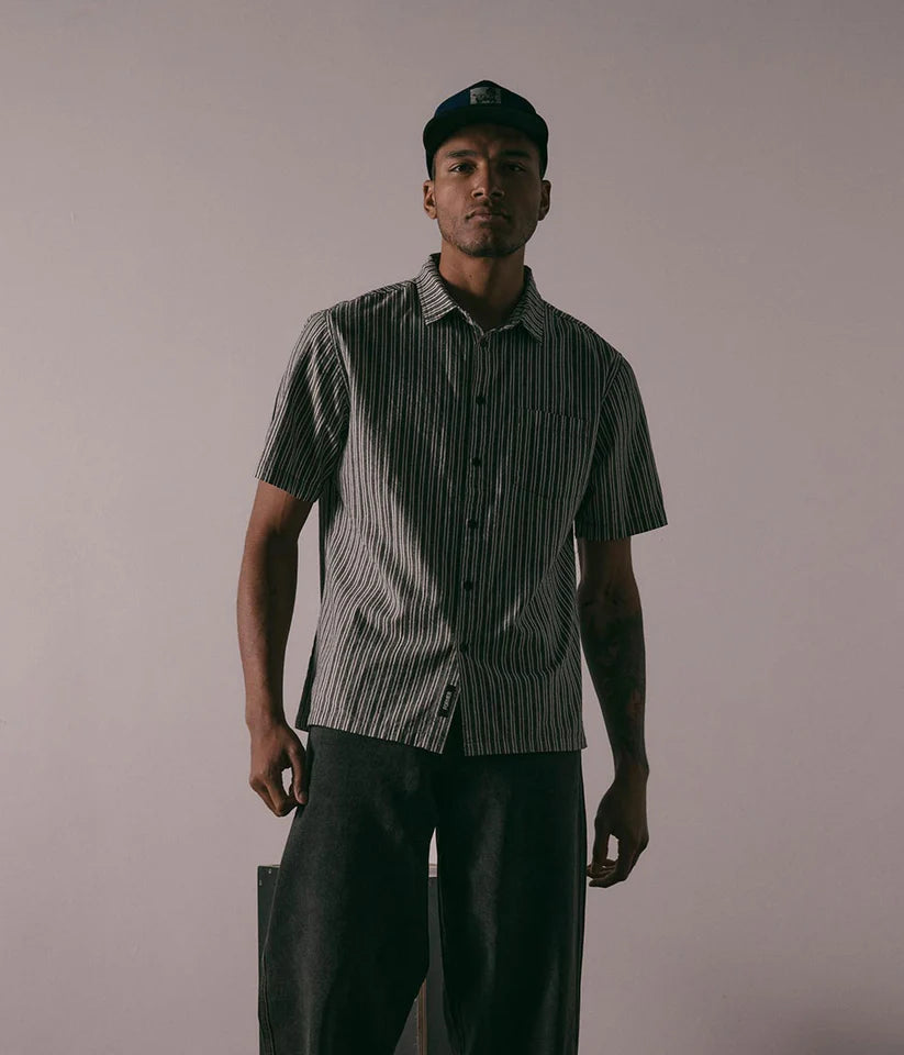 FORMER // SS SHIRT // STRIPE BLACK