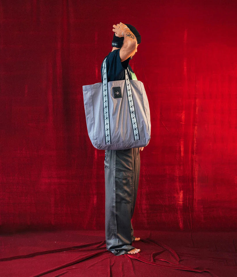 FORMER // DION TOTE BAG // GREY