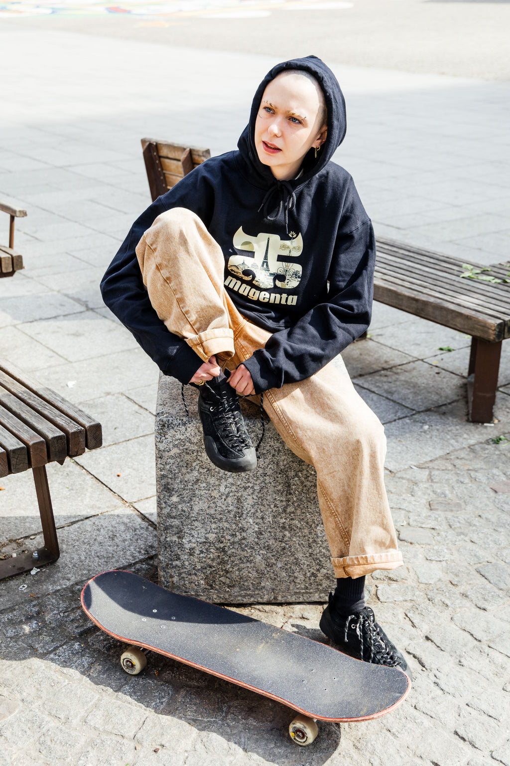 MAGENTA X I PATH HOODIE BLACK