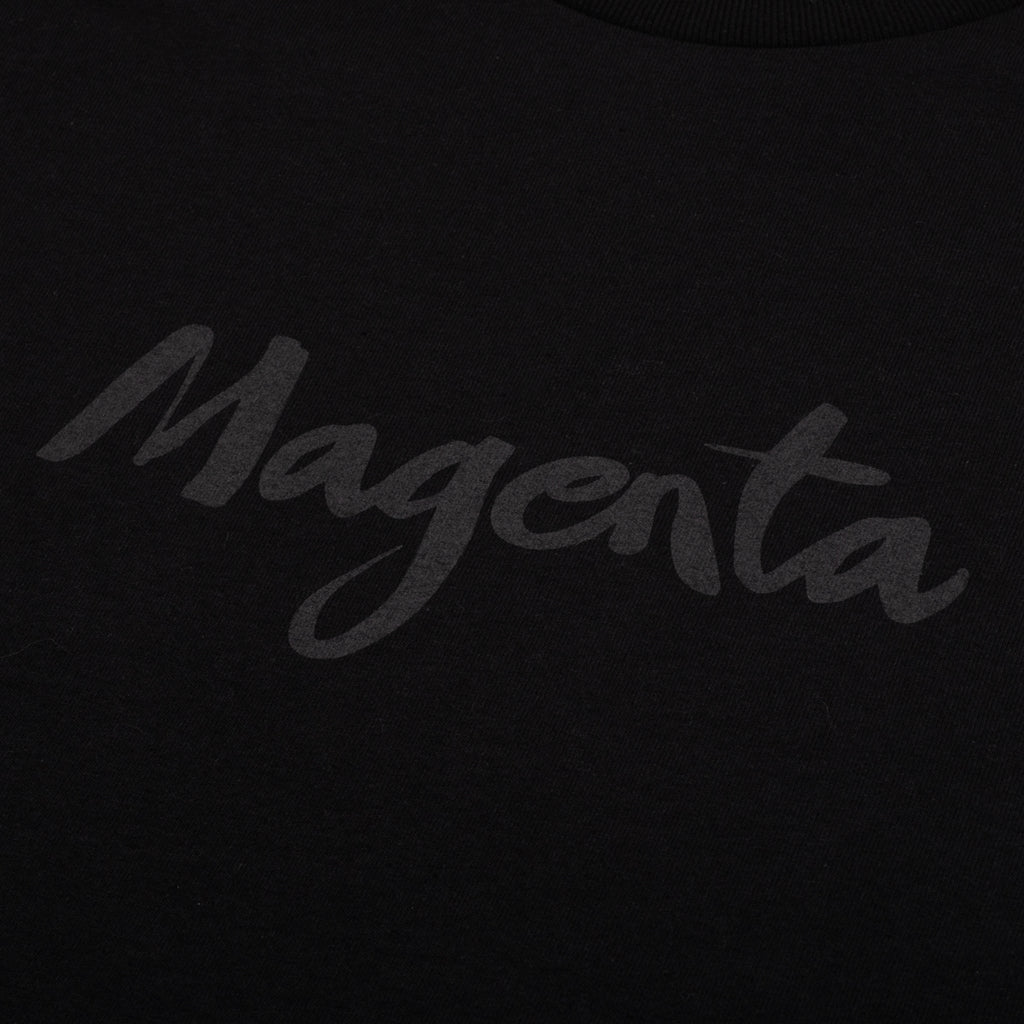 MAGENTA // T-SHIRT // SCRIPT // BLACK