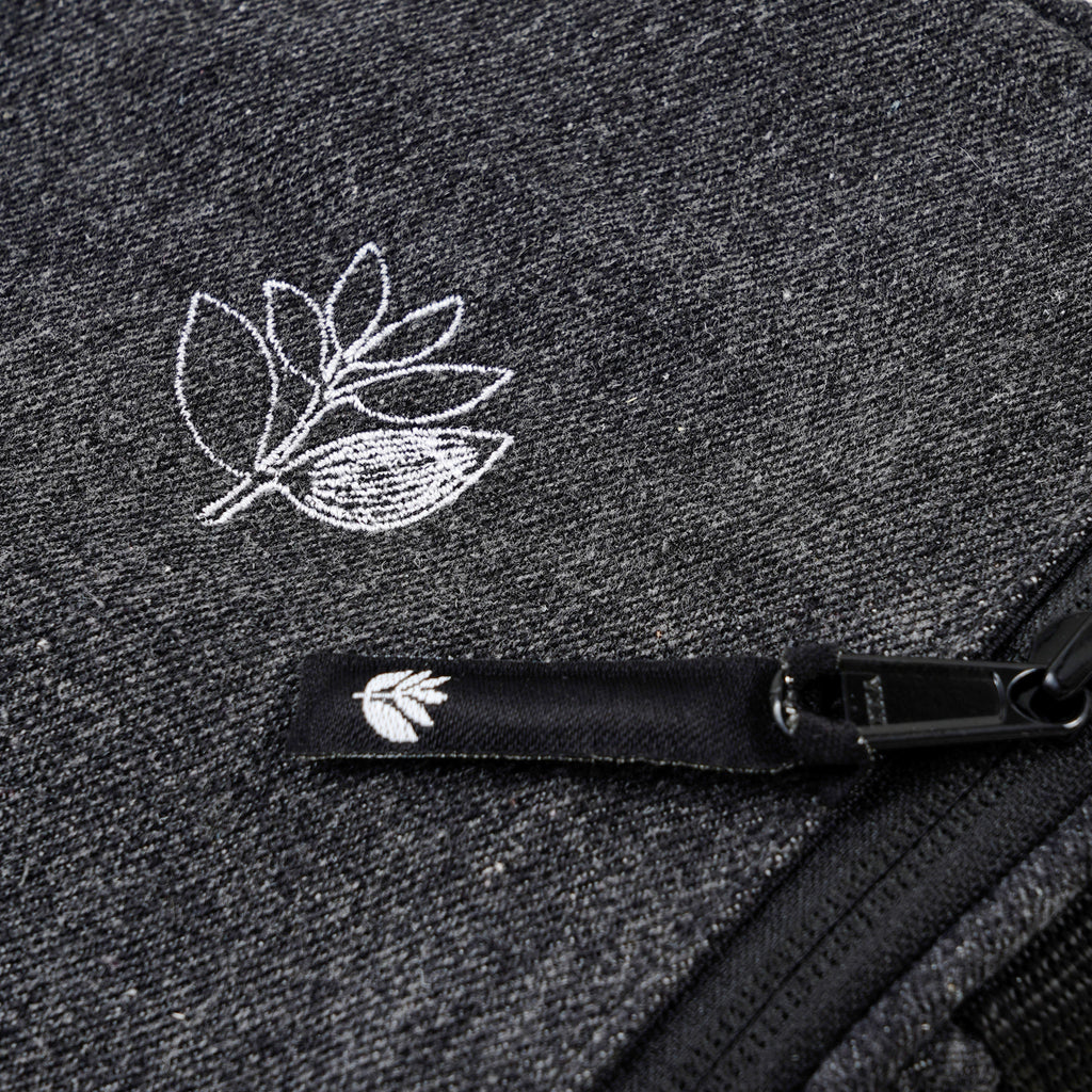 MAGENTA // SQUARE POUCH DENIM BAG // BLACK